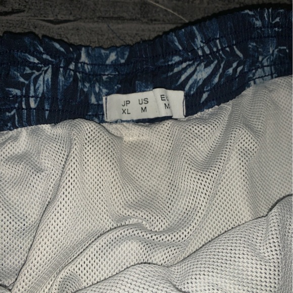 Men's Medium Blue Floral Swim Shorts Trunks Lined, Elastic & Drawstring Preloved - Picture 3 of 4